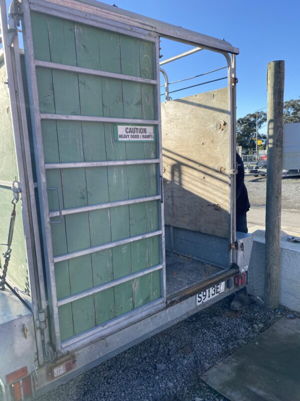 Stock Trailer with Cattle Crate (10x5.6") - Image 5