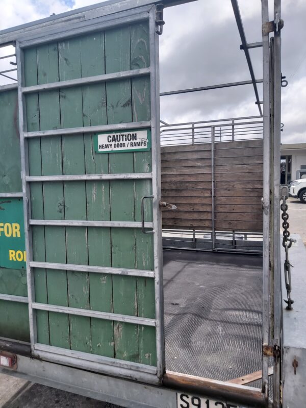 Stock Trailer with Cattle Crate (10x5.6") - Image 6